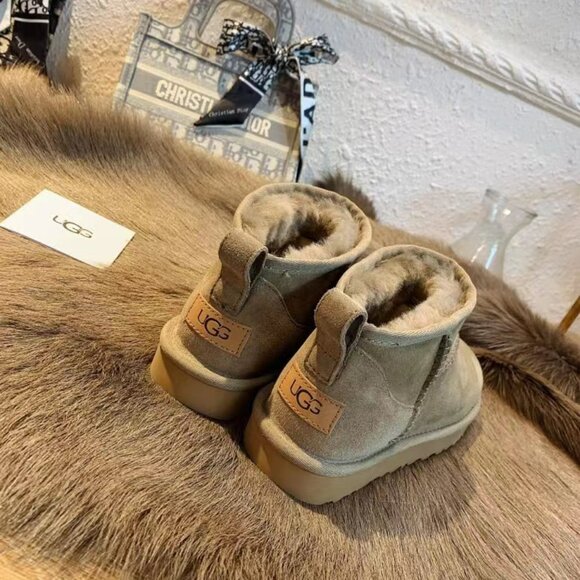 UGG CLASSIC ULTRA MINI ANTILOPE SHEARLING LINED BOOT - Picture 5 of 6